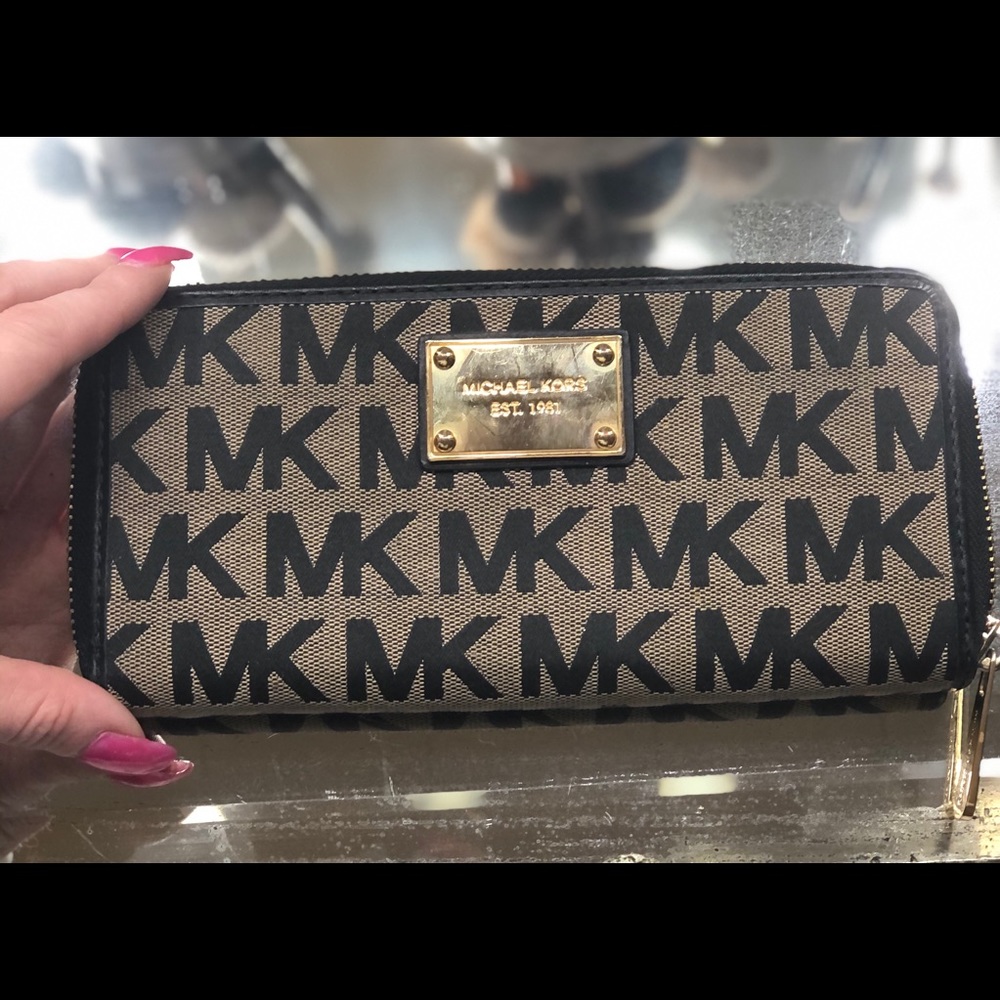 Black Michael Kors Wallet